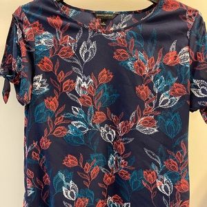 Navy floral print Banana Republic blouse small